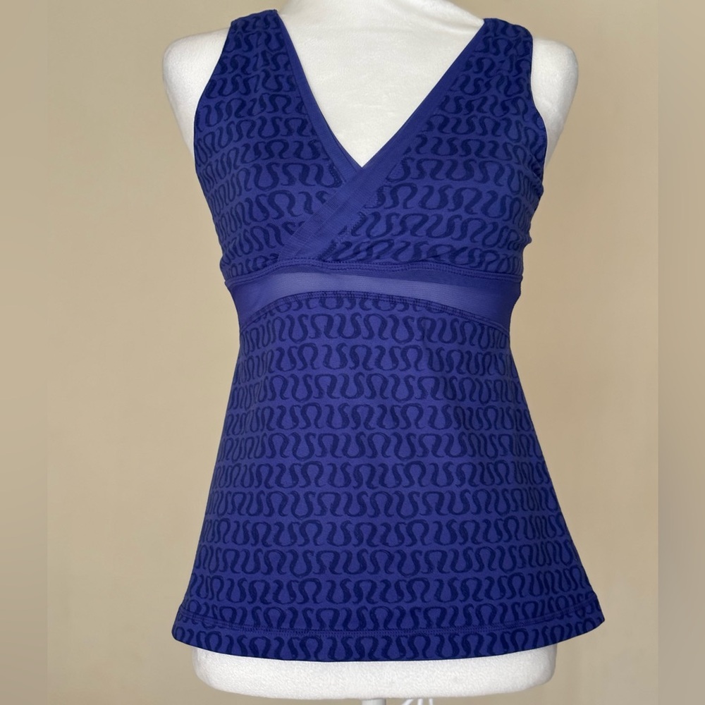 Lululemon Elegant Blue Sleeveless Tank Top Size Small